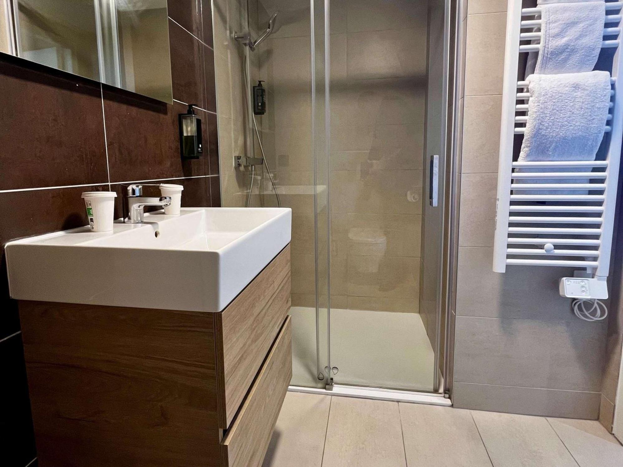 Ibis Styles Cabries Aix-En-Provence Tgv Hotel Bagian luar foto