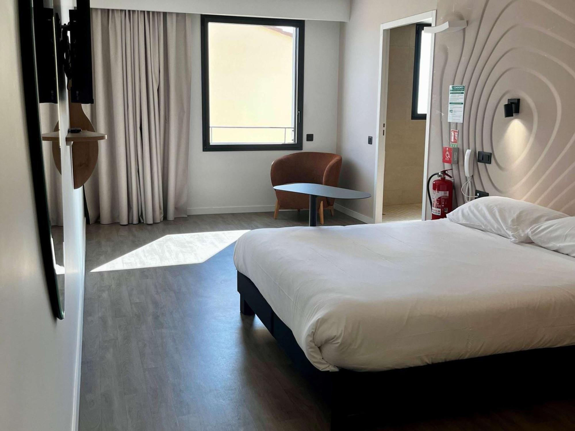 Ibis Styles Cabries Aix-En-Provence Tgv Hotel Bagian luar foto