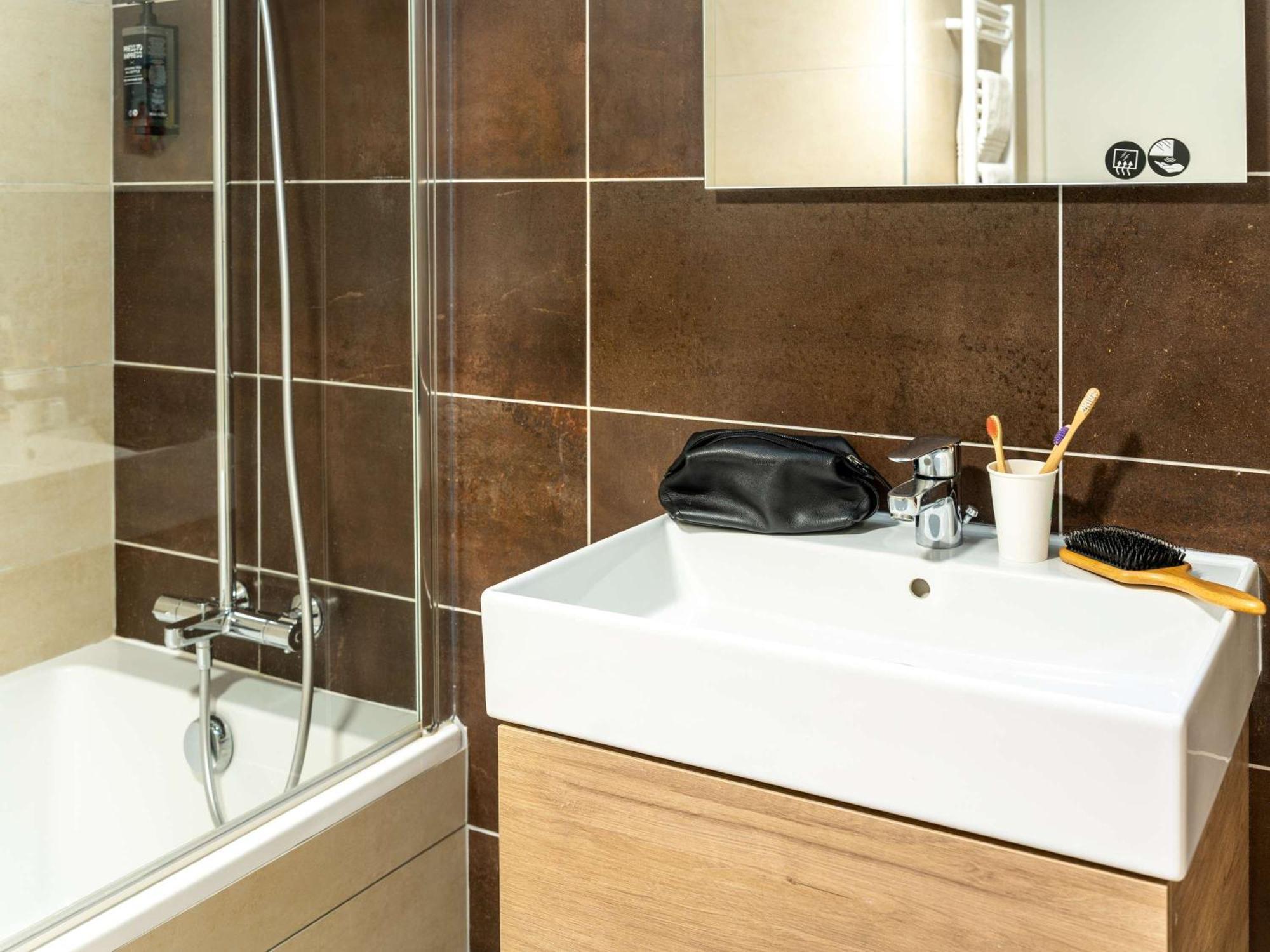Ibis Styles Cabries Aix-En-Provence Tgv Hotel Bagian luar foto