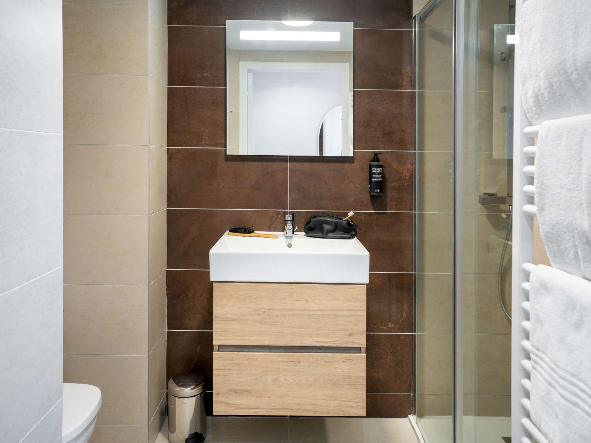 Ibis Styles Cabries Aix-En-Provence Tgv Hotel Bagian luar foto