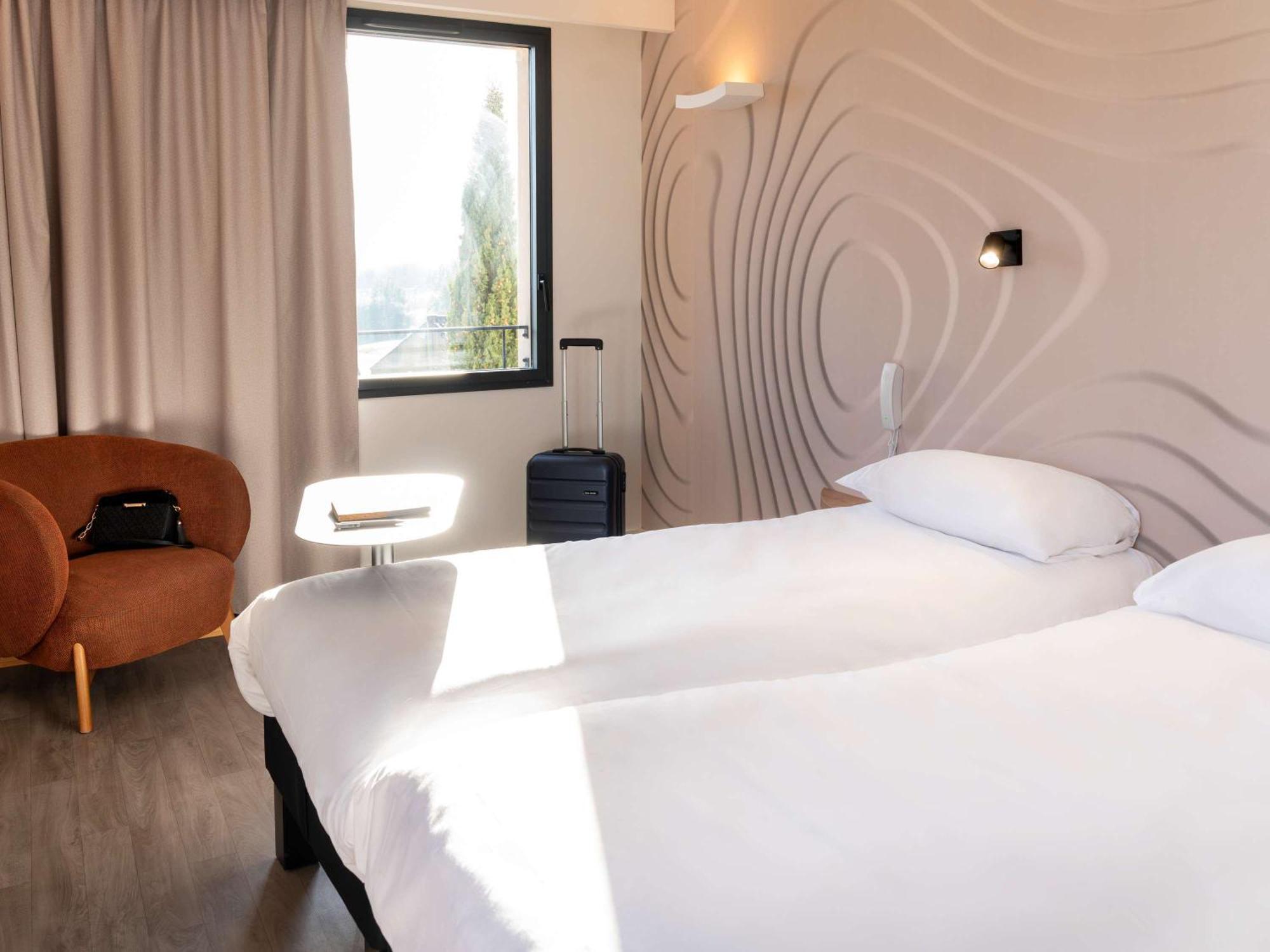 Ibis Styles Cabries Aix-En-Provence Tgv Hotel Bagian luar foto