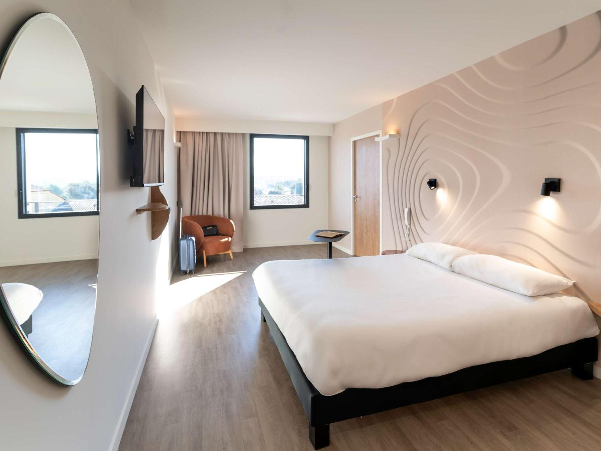 Ibis Styles Cabries Aix-En-Provence Tgv Hotel Bagian luar foto
