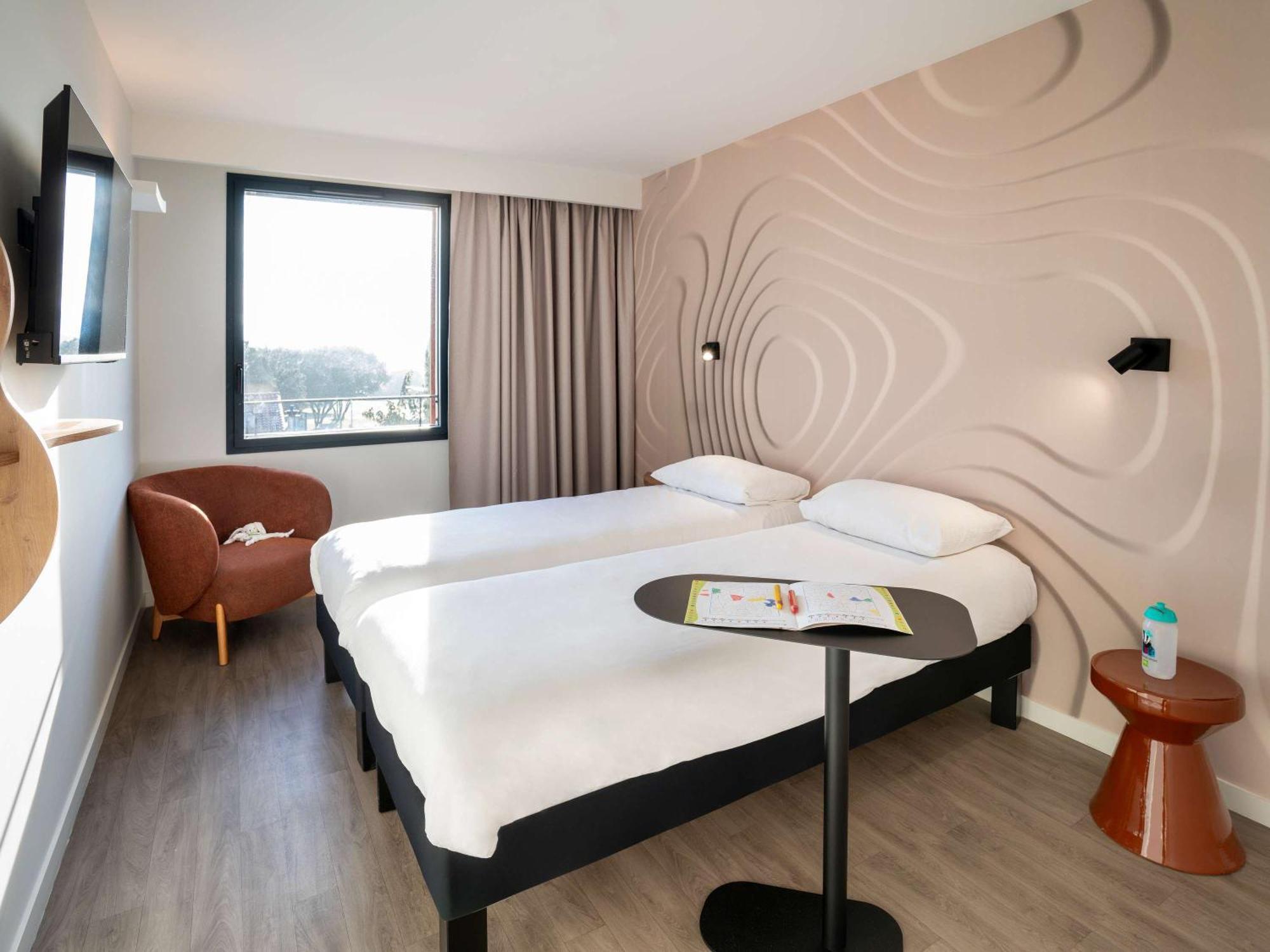 Ibis Styles Cabries Aix-En-Provence Tgv Hotel Bagian luar foto